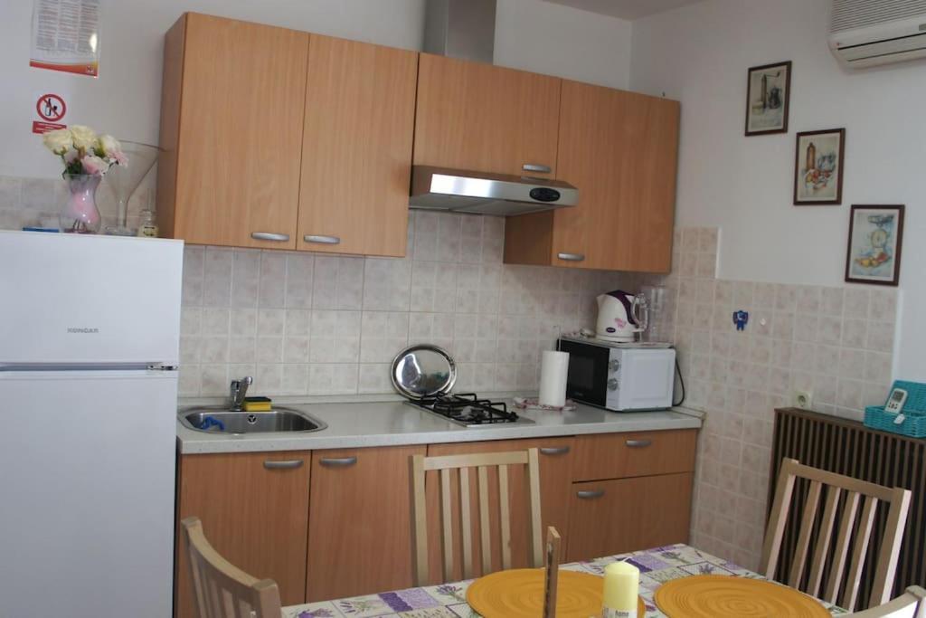 Sea View Apartment *